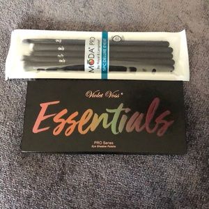 Violet Voss eyeshadow palette + moda brush set